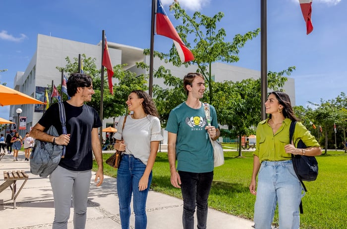 Alumnos viviendo la experiencia universitaria Anáhuac Cancún