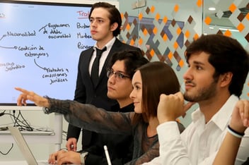 alumnos de derecho de la anahuac cancun