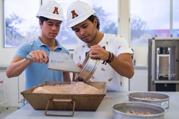 Alumnos de ingenieria civil de la anahuac cancun 