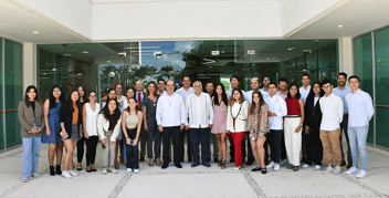 Se reúnen alumnos de la Universidad Anáhuac Cancún con Miguel Torruco Marqués, Secretario de Turismo de México