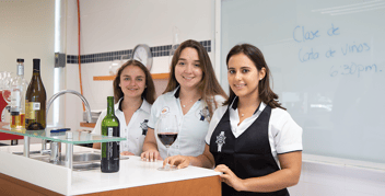 Alumnos de la Licenciatura en Gestión Hotelera Internacional realizan el evento “Mezcalier”