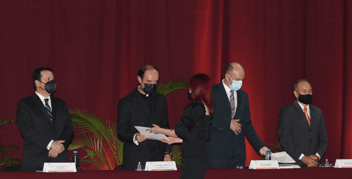 La Universidad Anáhuac Cancún realizó la Ceremonia de Entrega de Reconocimientos al Mejor Maestro de los periodos agosto-diciembre 2020 y enero-mayo 2021