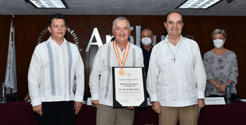 Entrega la Facultad Internacional de Turismo la Medalla al Liderazgo Anáhuac en Turismo 2022 al Dr. Francisco Madrid Flores