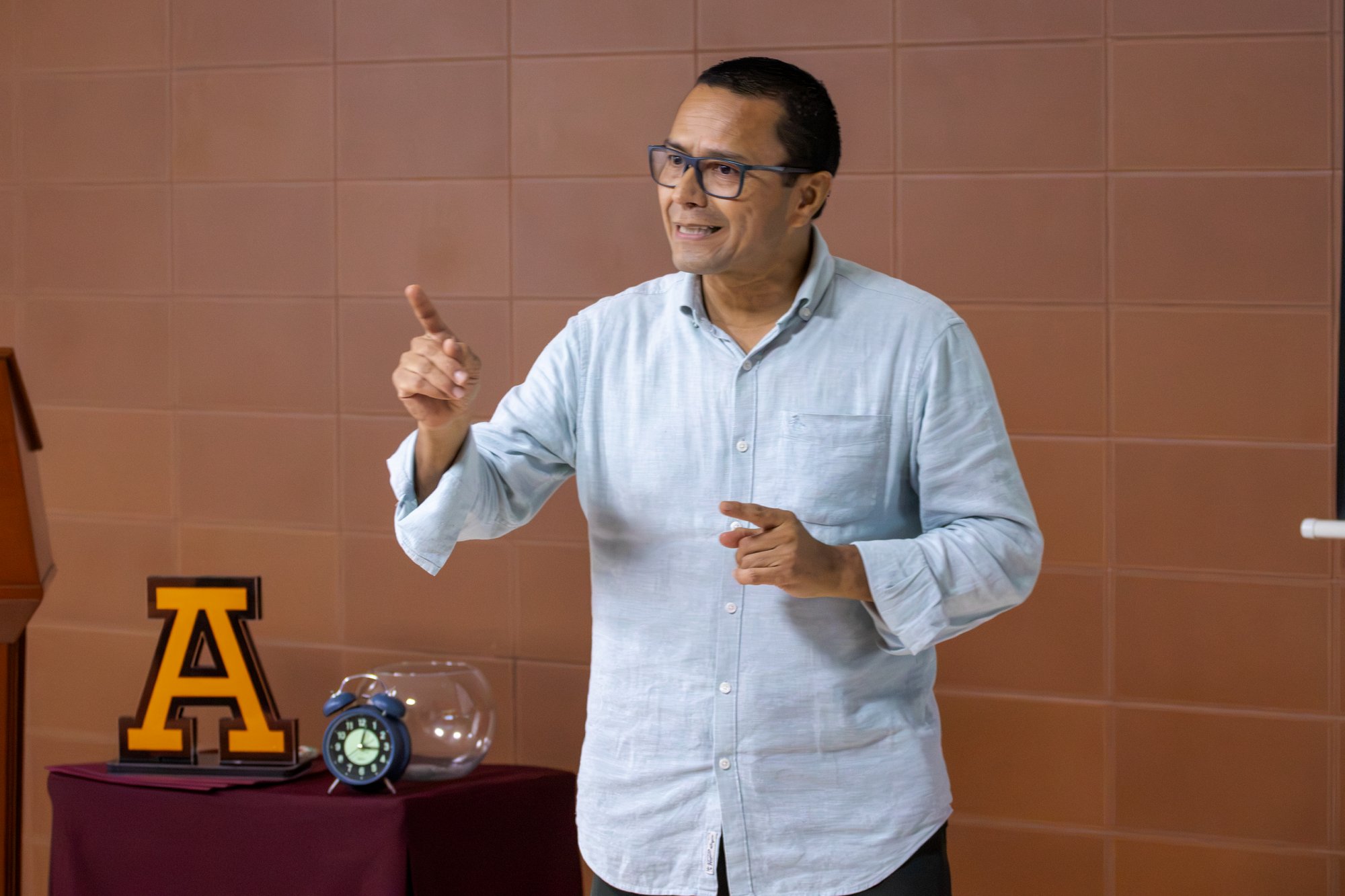 three minutes thesis anahuac