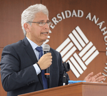 La Escuela Internacional de Medicina recibió al Dr. Eduardo Loya, Director General del Hospital Galenia, uno de los nosocomios más importantes de Latinoamérica, quien impartió la Cátedra Prima “Ley del Proceso” en la que habló sobre cómo tomar decisiones para lograr un liderazgo transformacional y de impacto positivo en la vida de los demás.