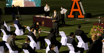 La Universidad Anáhuac Cancún realiza la entrega de los Anillos Conmemorativos de Campeones al equipo de Futbol Americano