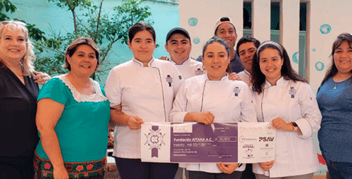 La formación integral de los alumnos de la Escuela Internacional de Gastronomía de la Universidad Anáhuac Cancún empieza en las aulas de clase y continúa en la práctica al participar en la 7ª.  Noche del Chef.