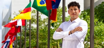 Estudiar en una universidad multicultural te prepara para un mundo sin fronteras.  Convivir con diferentes culturas fortalece tu visión global, tu liderazgo y tus habilidades de comunicación.