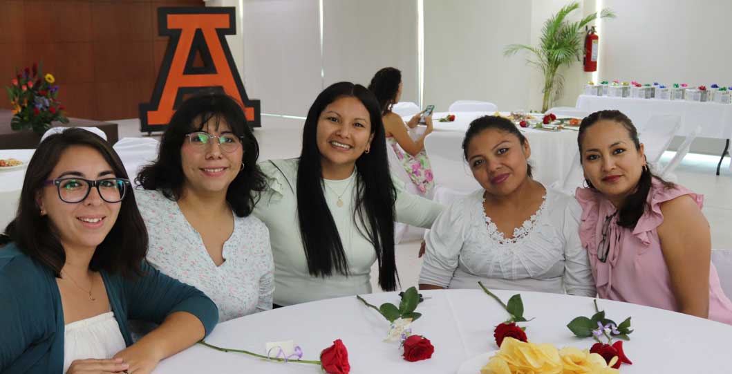 Celebra la Universidad Anáhuac Cancún a las Madres en su día