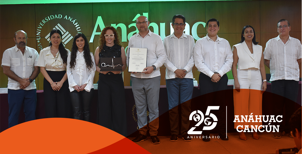 En el 25 Aniversario de la Universidad Anáhuac Cancún, la Dra. Rina Gitler recibe el Primer Premio ALPHA a la Líder en Medicina 2025