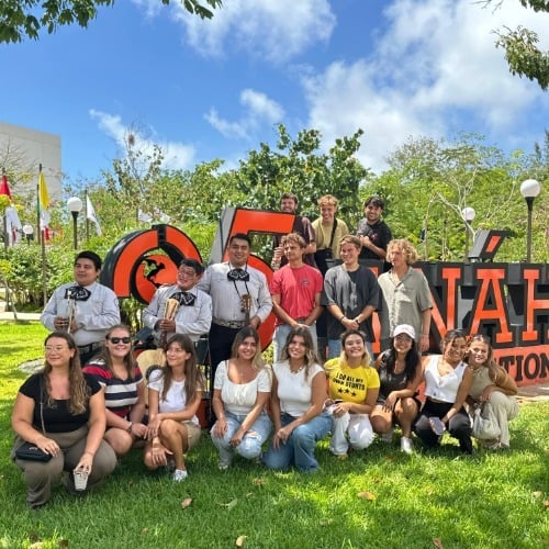 Anáhuac Cancún-8 exchange students