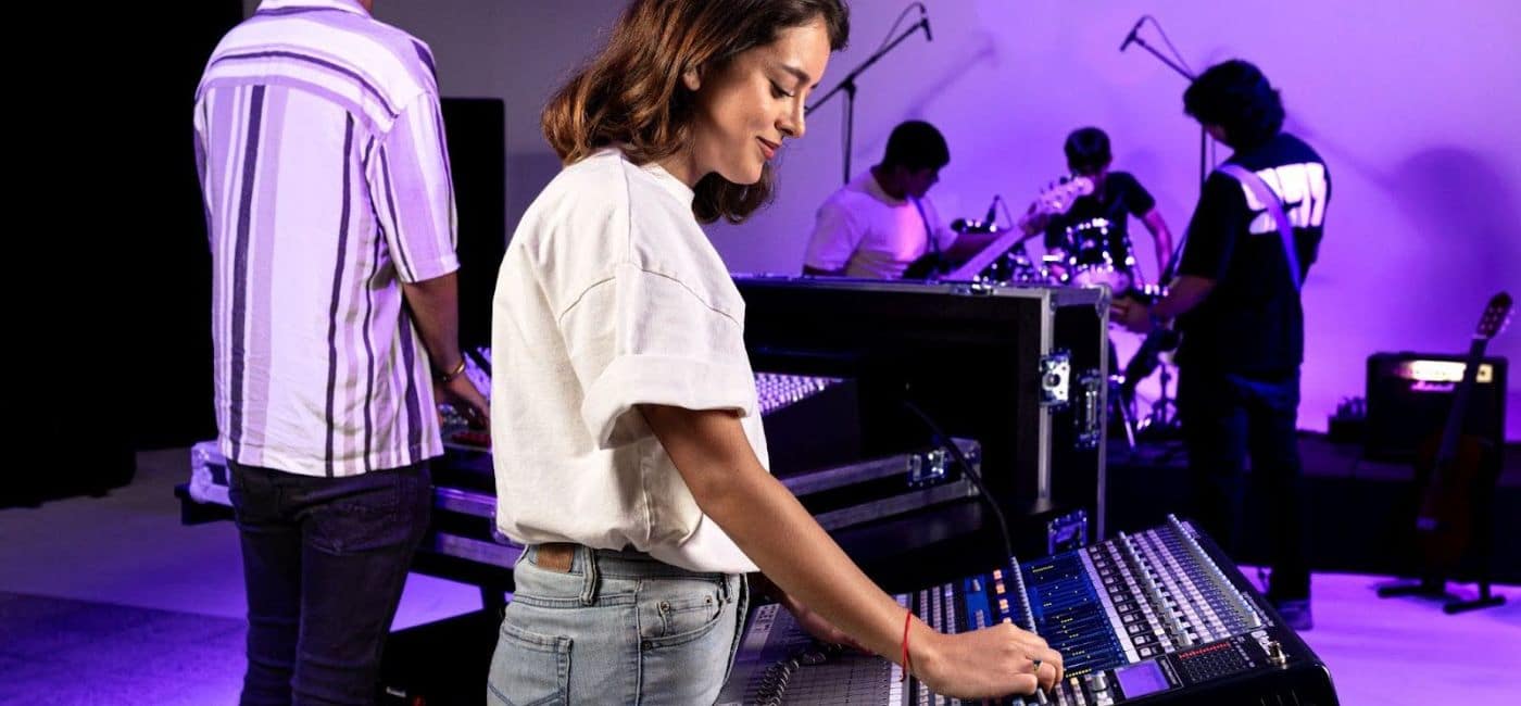 <span id="hs_cos_wrapper_name" class="hs_cos_wrapper hs_cos_wrapper_meta_field hs_cos_wrapper_type_text" style="" data-hs-cos-general-type="meta_field" data-hs-cos-type="text" >5 Razones para estudiar la Ingeniería en Audio en la Universidad Anáhuac Cancún</span>