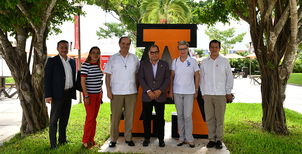 The International School of Tourism holds the traditional First Chair of the semester, given by the General Director of Autotransportes Ejecutivos del Valle, and signs an agreement with 