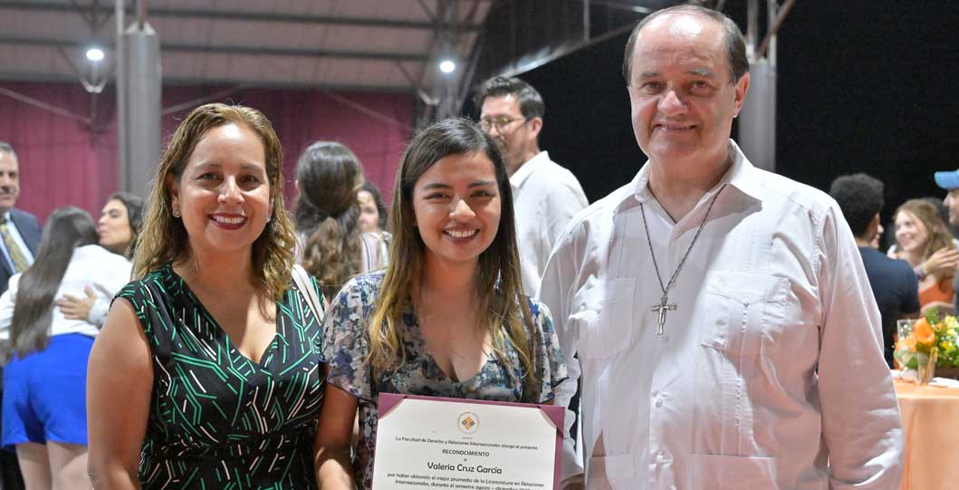 Entrega la Universidad Anáhuac Cancún reconocimientos a los Mejores Promedios del semestre agosto–diciembre 2022