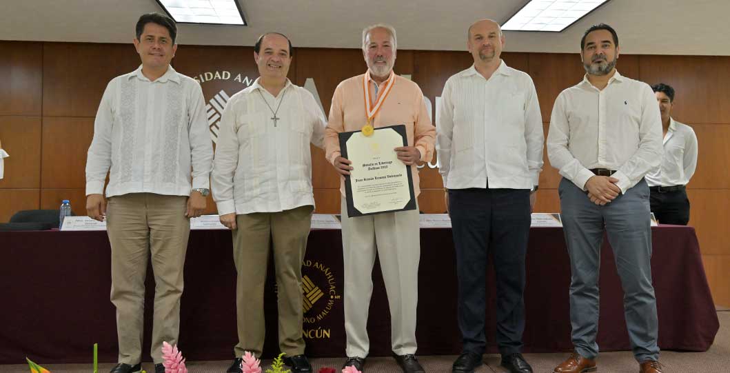 Entrega la Universidad Anáhuac Cancún la “Medalla en Liderazgo Anáhuac 2023” al economista Juan Ramón Lecuona Valenzuela