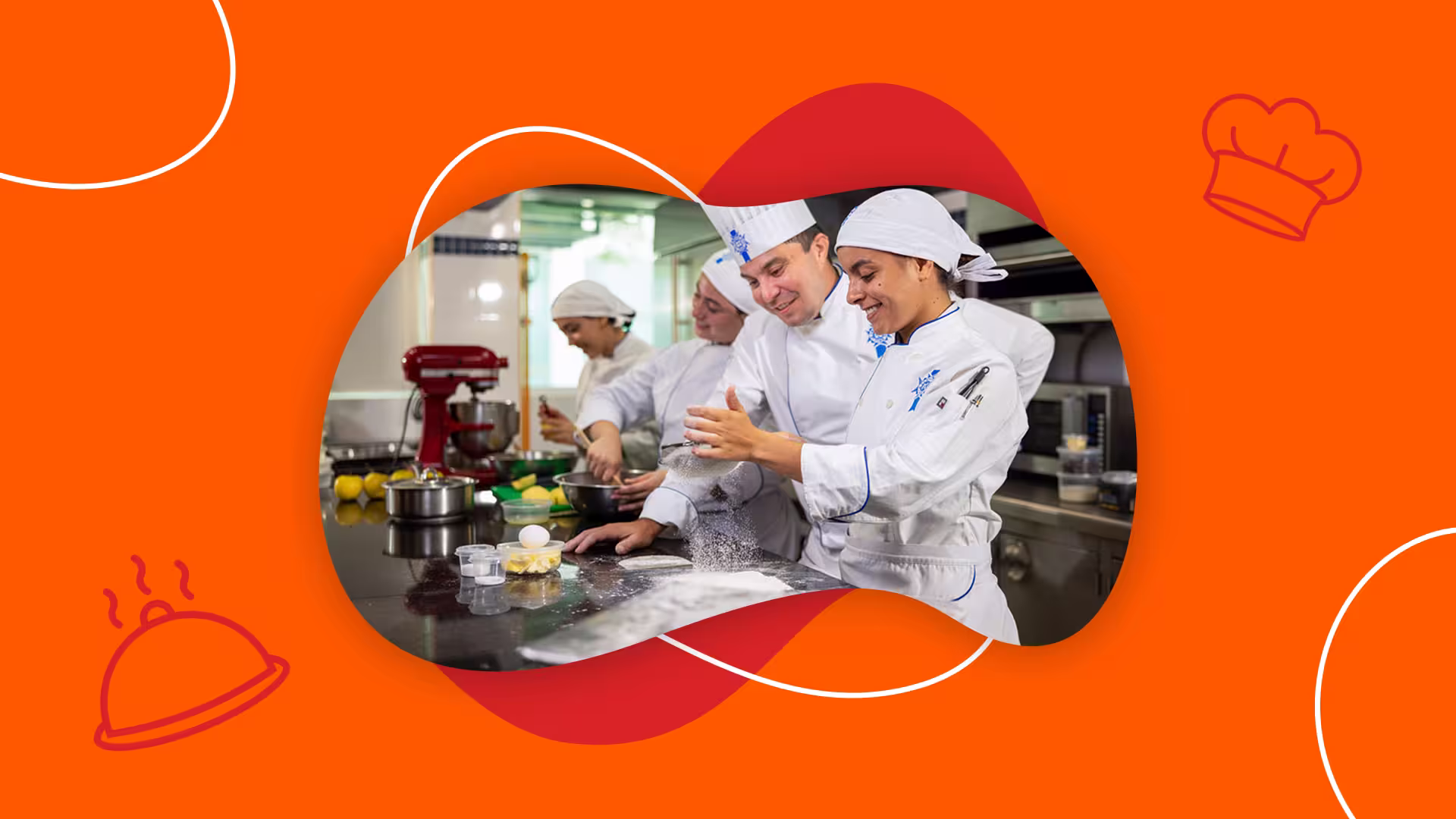 Gráfico con fondo naranja y elementos de cocina que muestra a un grupo de estudiantes de gastronomía y su instructor tamizando harina sobre una mesa de trabajo en un taller de panadería.
