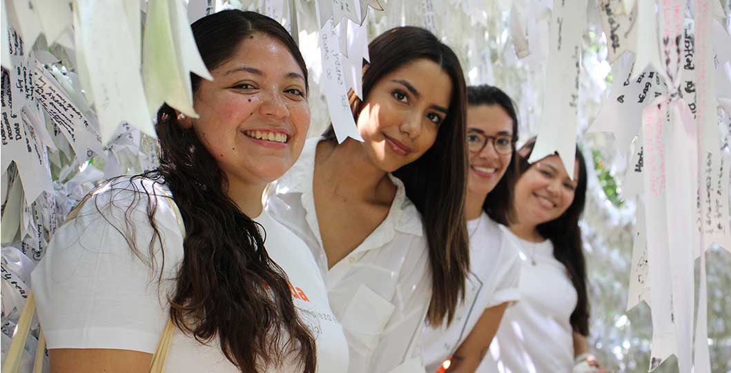 En un acto cargado de espiritualidad y devoción, 120 colaboradores entre administrativos y docentes de la Universidad Anáhuac Cancún (UAC) realizaron una peregrinación el pasado jueves 5 de octubre al Santuario de Nuestra Señora Desatadora de Nudos