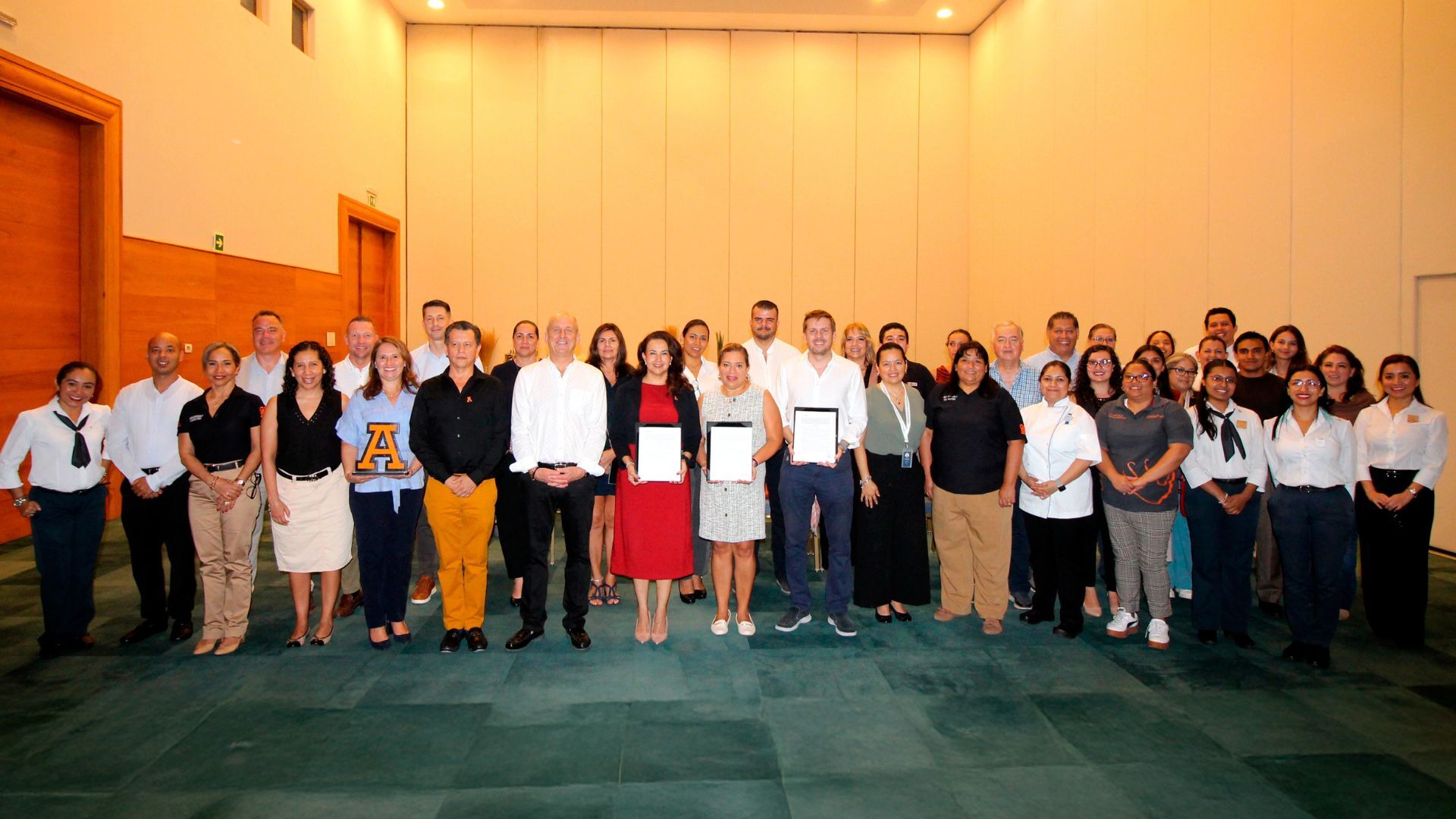 Anáhuac Cancún e Iberostar Hotels & Resorts Fortalecen la formación profesional