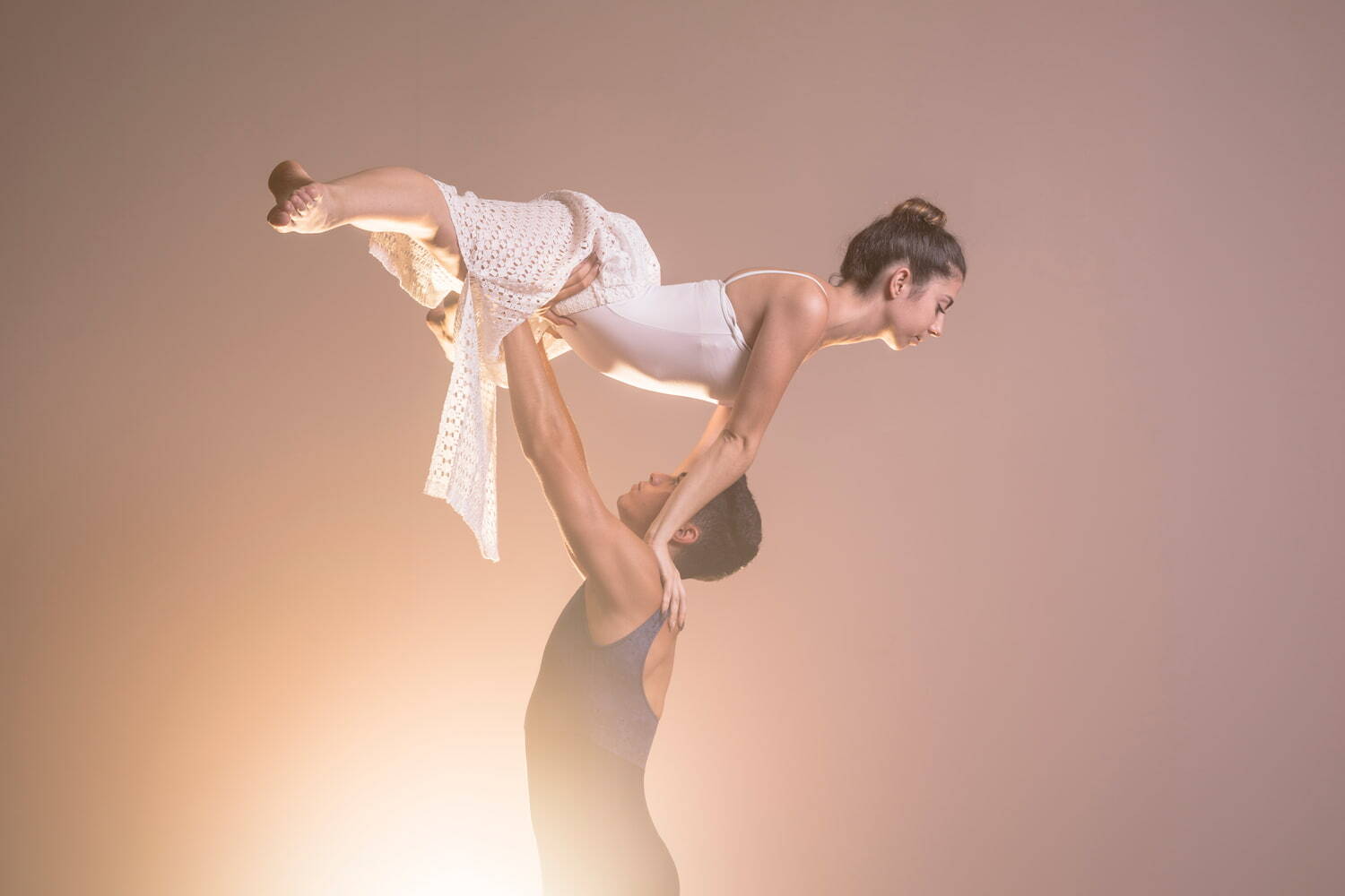vista-lateral-de-la-bailarina-retenida (1)